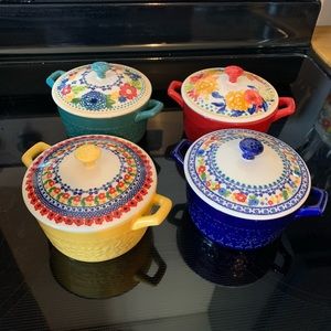 Pioneer woman mini Dutch oven’s